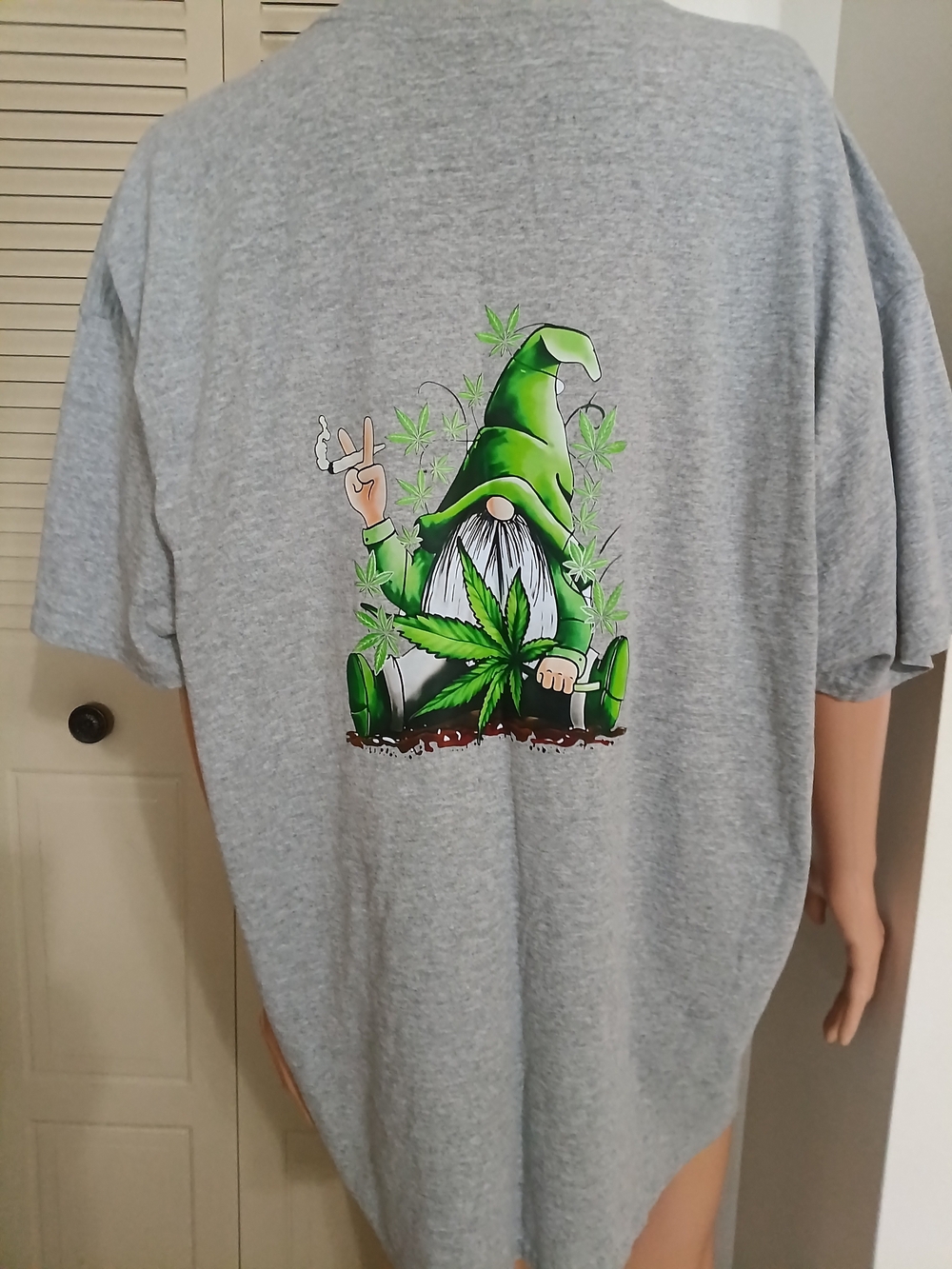 Gildan heather gray tee with navy logo print